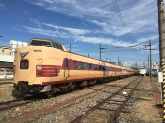 JR西日本 クロ381形 クロ381-1110 鉄道フォト・写真 by Tabinekoさん ：2015年10月31日10時ごろ