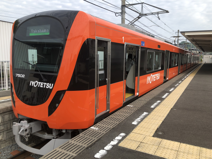 伊予鉄道7000系電車 7502 三津駅 鉄道フォト・写真 by 通勤快速さん