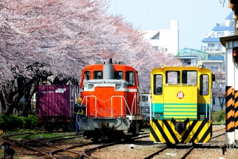 JR貨物 国鉄DE11形ディーゼル機関車 DE11-1045 鉄道フォト・写真 by ポン太さん ：2006年03月27日13時ごろ