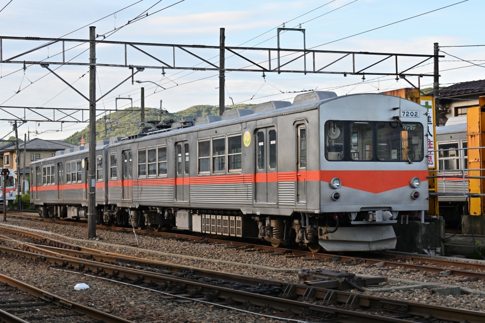 北陸鉄道 7200形 モハ7202 鶴来駅 鉄道フォト・写真(拡大) by ポン太さん レイルラボ(RailLab)