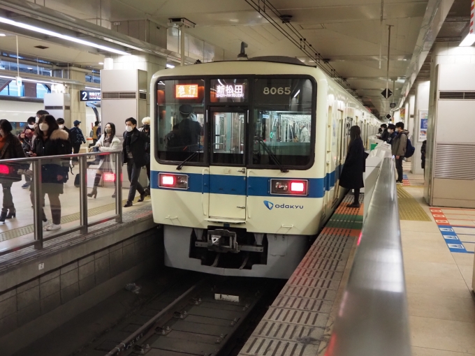 鉄道フォト・写真：小田急電鉄 小田急8000形電車 8065 新宿駅 (小田急) 鉄道フォト・写真 by red02reds☆★★★さん - 撮影日 2022/01/22 15:18