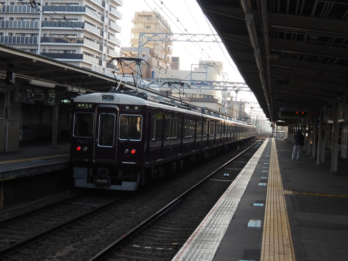 阪急電鉄 7017 (阪急7000系) 車両ガイド | レイルラボ(RailLab)