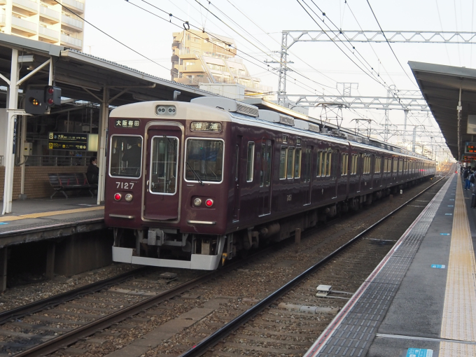 阪急電鉄 7127 (阪急7000系) 車両ガイド | レイルラボ(RailLab)