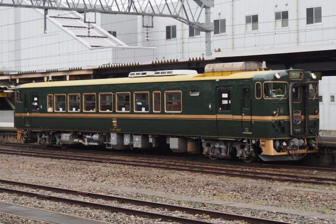 Jr西日本 国鉄キハ40系気動車 ベル モンターニュ エ メール べるもんた キハ40 27 高岡駅 Jr 鉄道フォト 写真 By ましゅまろと すとさん レイルラボ Raillab