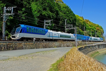 近畿日本鉄道 近鉄50000系電車 しまかぜ 鉄道フォト・写真 by VISTAEXさん 船津駅 (近鉄)：2021年04月10日12時ごろ