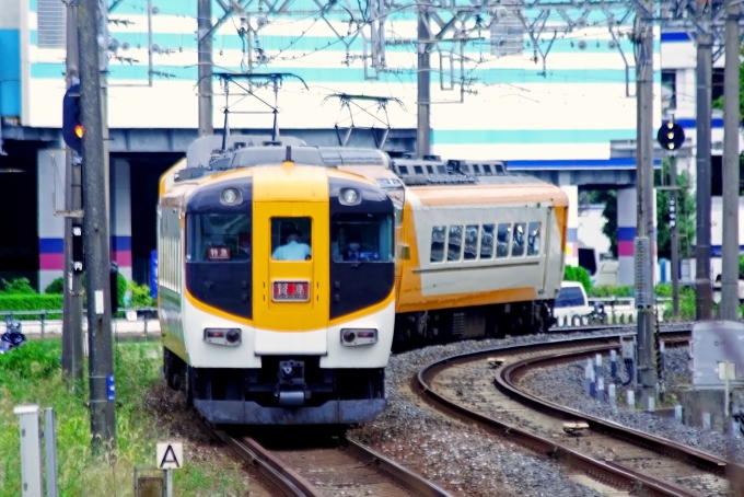 鉄道フォト・写真：近畿日本鉄道 近鉄30000系電車 中之郷駅 鉄道フォト・写真 by VISTAEXさん - 撮影日 2020/10/18 14:51