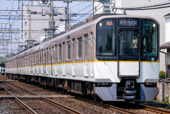 近鉄5820系 5823F編成 (西大寺検車区) 鉄道フォト | レイルラボ