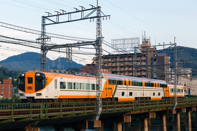 鉄道フォト・写真：近畿日本鉄道 近鉄30000系電車 河内国分駅 鉄道フォト・写真 by sugisan1973さん - 撮影日 2021/07/11 18:00