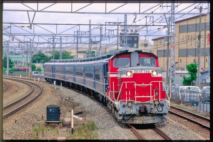 JR東海 国鉄DD51形ディーゼル機関車 DD51 749 岸辺駅 鉄道フォト・写真 