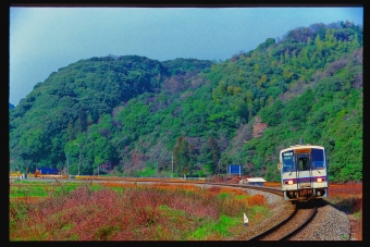 JR西日本 キハ120形 キハ120-17 鉄道フォト・写真 by 丹波篠山さん 湯ノ峠駅：1998年03月30日00時ごろ