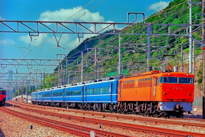 JR西日本 国鉄EF65形電気機関車 EF65 123 鉄道フォト・写真 by 丹波篠山さん 須磨駅：1996年10月10日00時ごろ