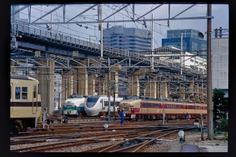 JR西日本 クロ681形 クロ681-4 鉄道フォト・写真 by 丹波篠山さん 新大阪駅 (JR)：1996年11月03日00時ごろ