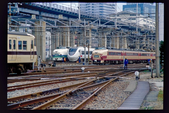 JR西日本 クロ681形 クロ681-4 鉄道フォト・写真 by 丹波篠山さん 新大阪駅 (JR)：1996年11月03日00時ごろ