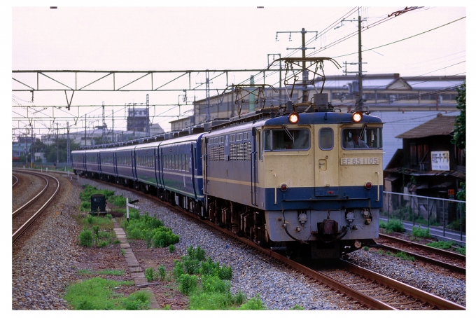 JR西日本 国鉄EF65形電気機関車 銀河 EF65 1105 岸辺駅 鉄道フォト