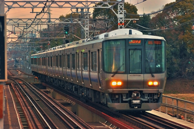 JR西日本223系電車 関空快速・紀州路快速 クハ222-2518 浅香駅 鉄道 