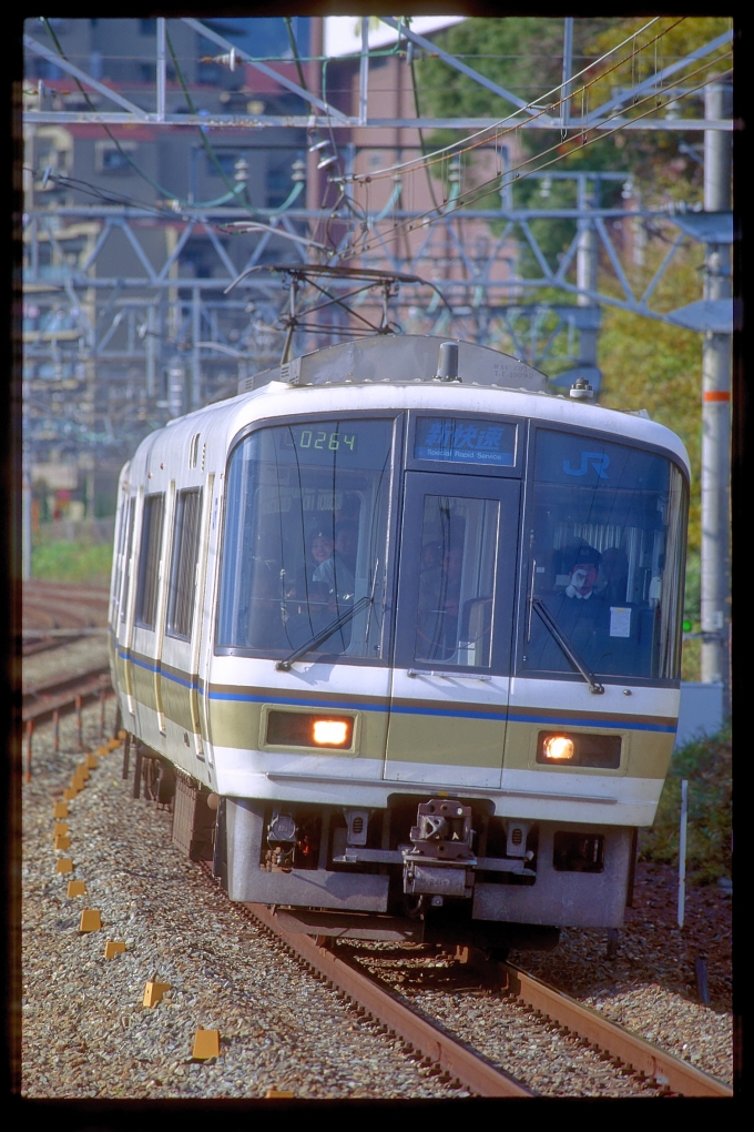 JR西日本221系電車 新快速電車 クハ221-69 山崎駅 (京都府) 鉄道フォト 