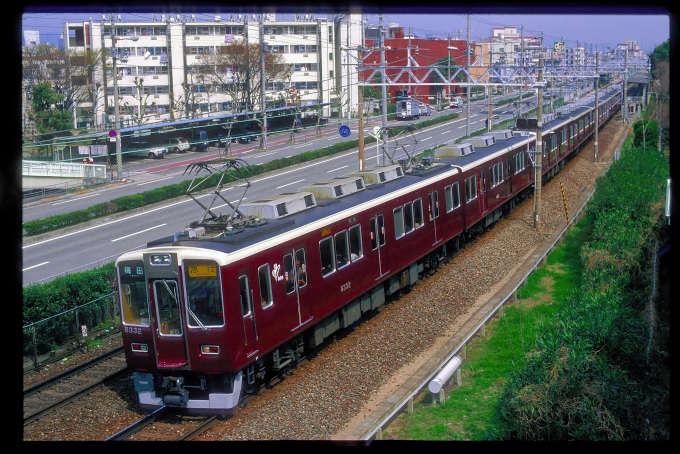 鉄道フォト・写真：阪急電鉄 阪急8300系電車 8332 崇禅寺駅 鉄道フォト・写真 by 丹波篠山さん - 撮影日 1999/03/01 00:00