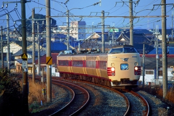 JR西日本 クハ381形 クハ381-113 鉄道フォト・写真 by 丹波篠山さん 六十谷駅：1999年02月07日00時ごろ