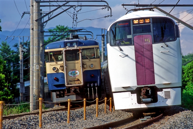 鉄道フォト・写真：JR東日本215系電車 クモハ215-101 日野春駅 鉄道フォト・写真 by 丹波篠山さん - 撮影日 2003/06/30 00:00