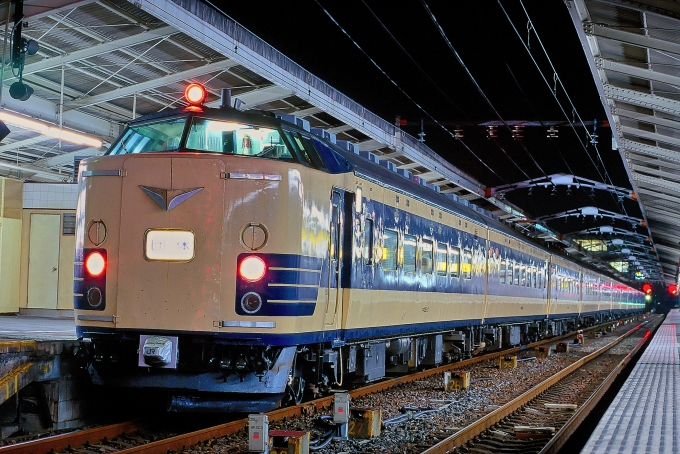 鉄道フォト・写真：JR東日本 国鉄583系電車 甲子園臨 クハネ583-15 名古屋駅 (JR) 鉄道フォト・写真 by 丹波篠山さん - 撮影日 1998/08/10 00:00