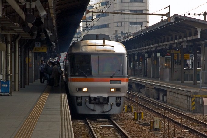 鉄道フォト・写真：JR東海キハ85系気動車 (ワイドビュー)ひだ キハ85-4 名古屋駅 (JR) 鉄道フォト・写真 by 丹波篠山さん - 撮影日 2008/11/02 10:38