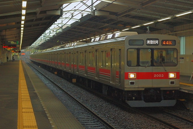 鉄道フォト・写真：東急電鉄 東急2000系電車 2003 あざみ野駅 (東急) 鉄道フォト・写真 by 丹波篠山さん - 撮影日 2009/11/11 09:12