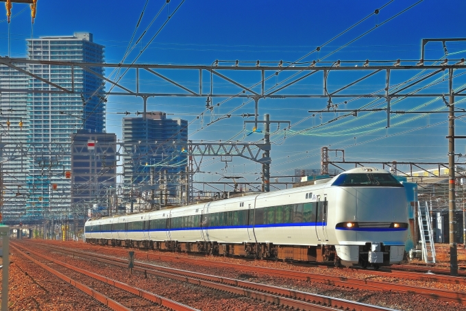 鉄道フォト・写真：JR西日本 683系電車 サンダーバード クロ683-4510 高槻駅 鉄道フォト・写真 by 丹波篠山さん - 撮影日 2022/11/12 10:32