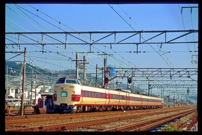 鉄道フォト・写真：JR西日本 国鉄381系電車 高槻駅 鉄道フォト・写真 by 丹波篠山さん - 撮影日 2000/01/03 00:00