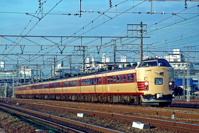 鉄道フォト・写真：JR西日本 国鉄485系電車 雷鳥 クハ481-323 高槻駅 鉄道フォト・写真 by 丹波篠山さん - 撮影日 2004/01/03 00:00