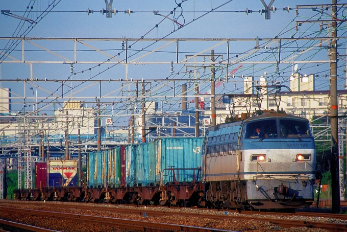 鉄道フォト・写真：JR貨物 国鉄EF66形電気機関車 EF66 126 高槻駅 鉄道フォト・写真 by 丹波篠山さん - 撮影日 1999/10/10 00:00