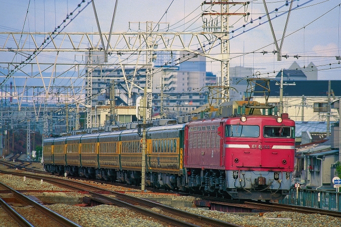 JR西日本 国鉄14系客車 オロ14形 加賀百万石の旅 EF81 108 鉄道フォト・写真 by 丹波篠山さん 塚本駅：1997年12月31日00時ごろ