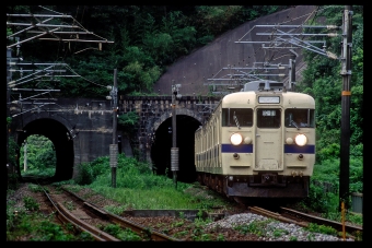 JR西日本 クハ111形 クハ111-812 鉄道フォト・写真 by 丹波篠山さん 厚東駅：2001年07月29日00時ごろ