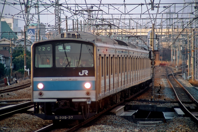 鉄道フォト・写真：JR西日本 国鉄205系電車 クハ205-37 塚本駅 鉄道フォト・写真 by 丹波篠山さん - 撮影日 2001/01/03 00:00