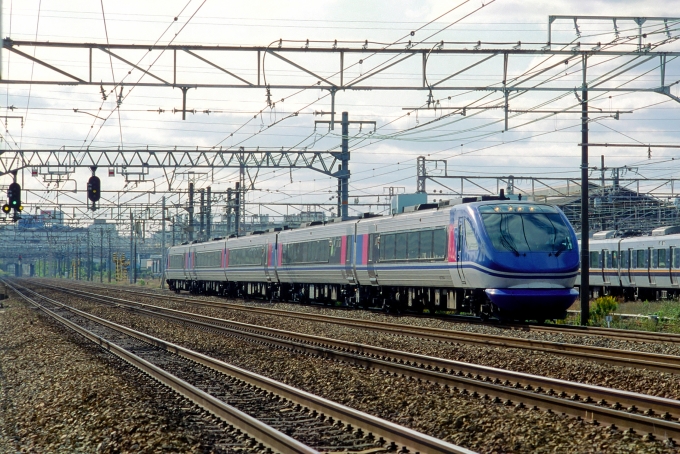 鉄道フォト・写真：智頭急行HOT7000形気動車 HOT7004 高槻駅 鉄道フォト・写真 by 丹波篠山さん - 撮影日 2006/10/26 00:00