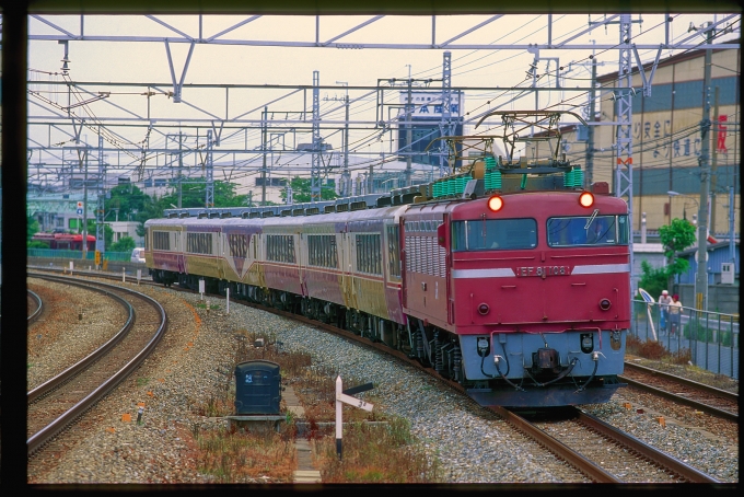 鉄道フォト・写真：JR西日本 国鉄12系客車 わくわく団らん EF81 108 岸辺駅 鉄道フォト・写真 by 丹波篠山さん - 撮影日 1998/05/11 00:00