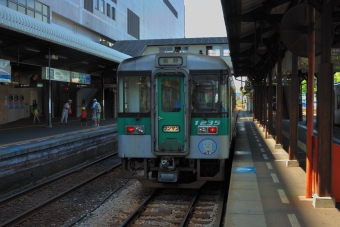 JR四国 1200形 1235 鉄道フォト・写真 by 丹波篠山さん 高松駅 (香川県)：2012年08月30日12時ごろ