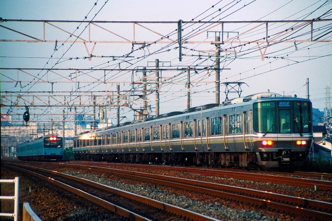 鉄道フォト・写真：JR西日本223系電車 クモハ223-2049 高槻駅 鉄道フォト・写真 by 丹波篠山さん - 撮影日 2005/10/30 00:00