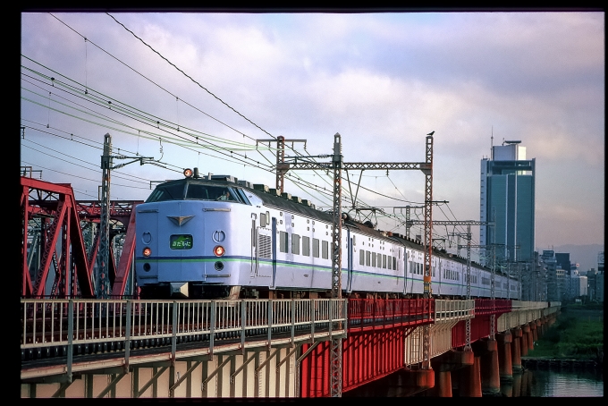 鉄道フォト・写真：JR西日本 国鉄583系電車 きたぐに クハネ581-36 中津駅 (大阪府|大阪メトロ) 鉄道フォト・写真 by 丹波篠山さん - 撮影日 1996/08/05 00:00