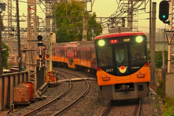 京阪電鉄 京阪8000形(Mc) 8057 鉄道フォト・写真 by 丹波篠山さん 墨染駅：2017年10月29日08時ごろ