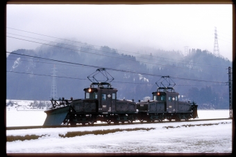 えちぜん鉄道ML521形電気機関車 ML521＆ML522 鉄道フォト・写真 by 丹波篠山さん 越前野中駅：1999年02月11日00時ごろ