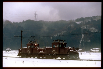 えちぜん鉄道ML521形電気機関車 ML522＆ML521 鉄道フォト・写真 by 丹波篠山さん 越前野中駅：1999年02月11日00時ごろ