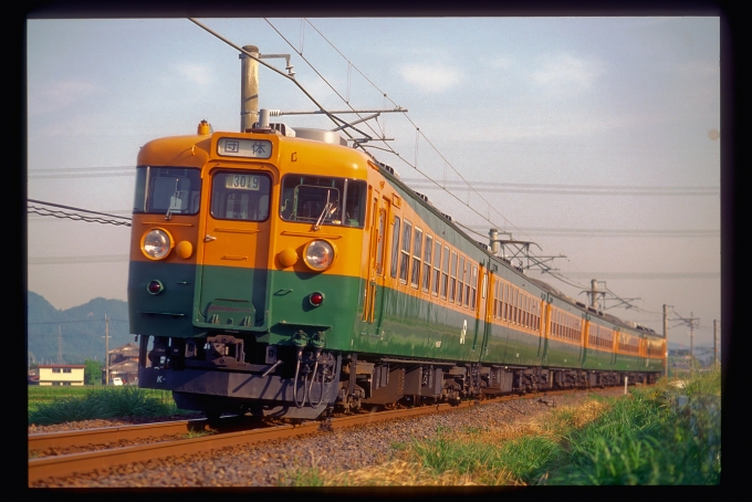 JR西日本 国鉄165系電車 貸切列車 クハ165-187 鉄道フォト・写真 by 丹波篠山さん 甲賀駅：1997年05月18日00時ごろ