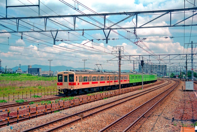 鉄道フォト・写真：JR西日本 国鉄105系電車 クモハ105-515 岸辺駅 鉄道フォト・写真 by 丹波篠山さん - 撮影日 1997/07/22 00:00