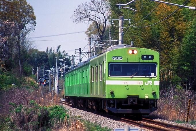 鉄道フォト・写真：JR西日本 国鉄103系電車  クハ103-182 上狛駅 鉄道フォト・写真 by 丹波篠山さん - 撮影日 2005/04/17 00:00