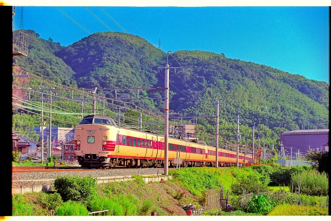 鉄道フォト・写真：JR東海 国鉄381系電車 しなの クロ381-51 山崎駅 (京都府) 鉄道フォト・写真 by 丹波篠山さん - 撮影日 1996/10/12 00:00