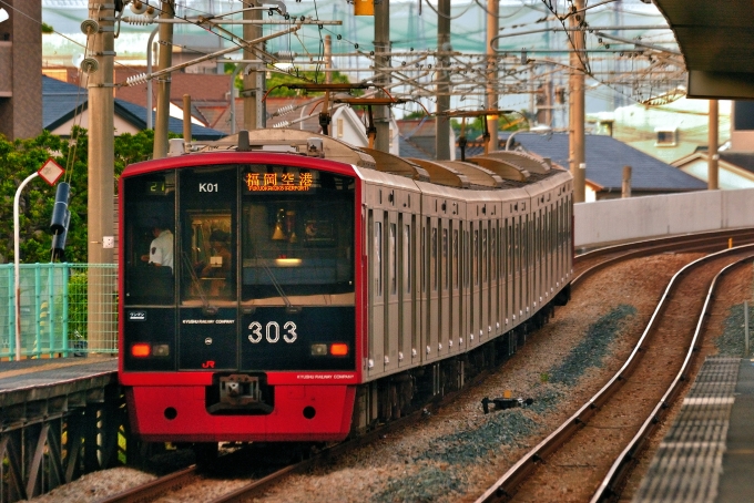 鉄道フォト・写真：JR九州303系電車 クハ303-1 下山門駅 鉄道フォト・写真 by 丹波篠山さん - 撮影日 2014/05/09 18:39