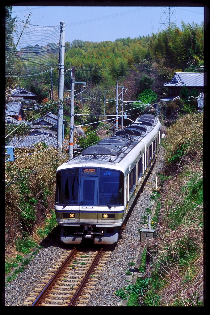 鉄道フォト・写真：JR西日本221系電車 みやこ路快速 クモハ221-12 上狛駅 鉄道フォト・写真 by 丹波篠山さん - 撮影日 2005/04/17 00:00