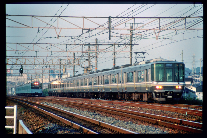 JR西日本 クモハ223-2049 (223系) 車両ガイド | レイルラボ(RailLab)