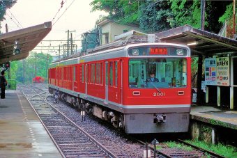 箱根登山鉄道、デビュー時カラーの2000形を再現したBトレ販売
