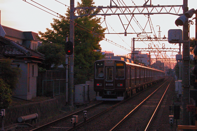 阪急電鉄 8108 (阪急8000系) 車両ガイド | レイルラボ(RailLab)